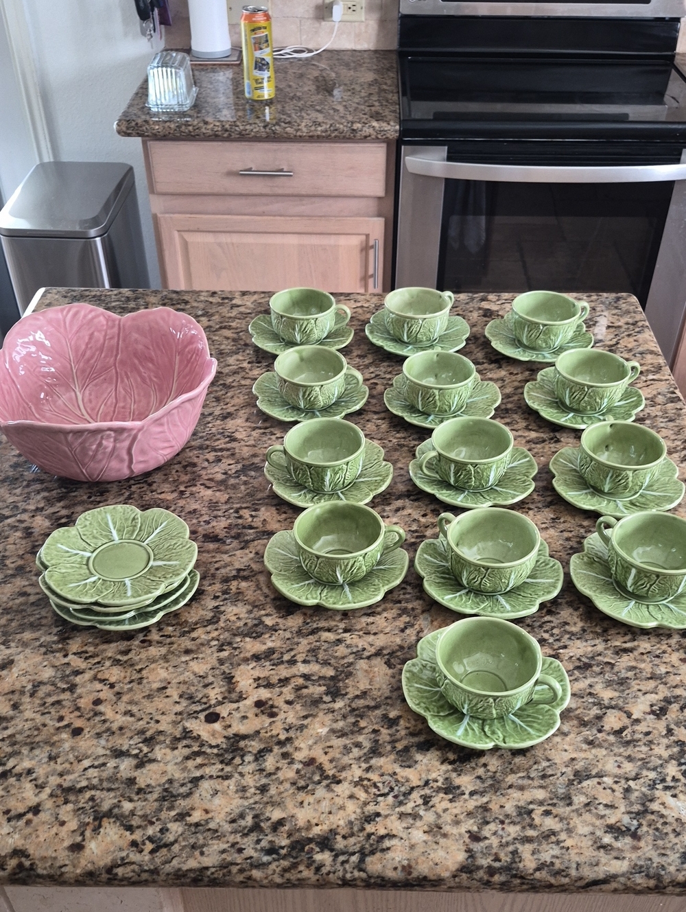 Ceramic Bordallo Pinheiro 31 Pcs Cabbage  Set